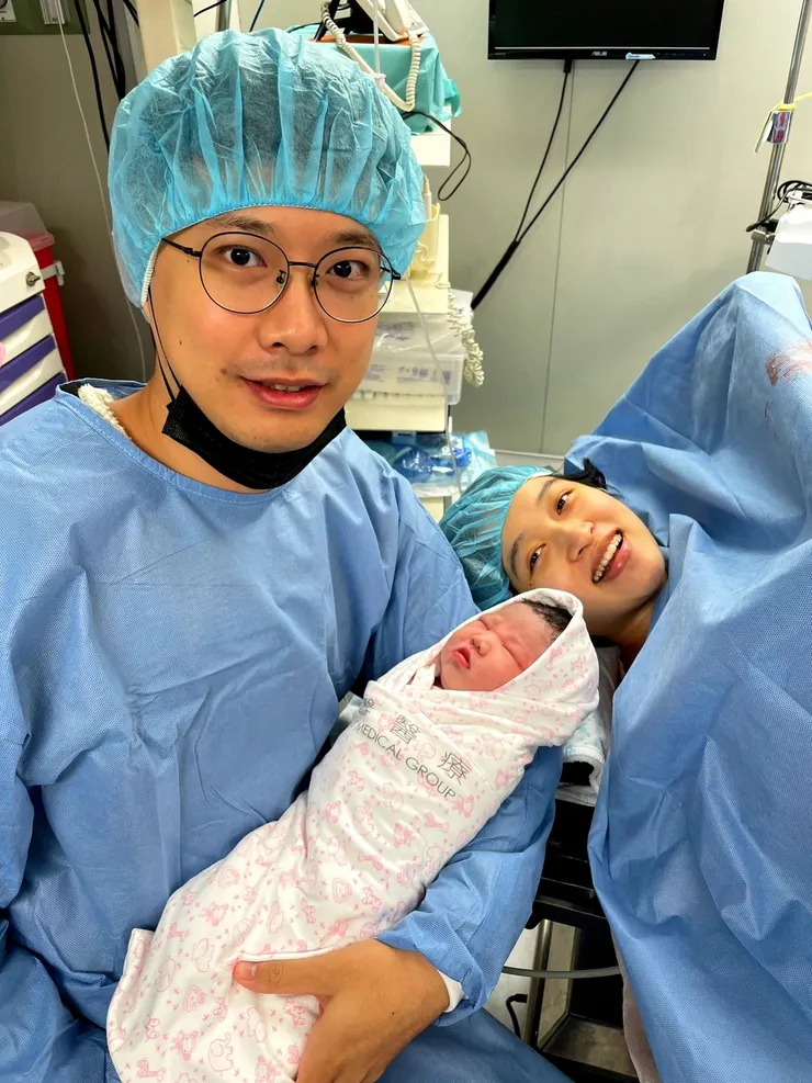 【幸福一刻！三十三年後在兒子媳婦臉上重見那歡愉。】