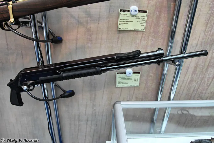 2012年武器及狩獵展（ARMS & Hunting 2012 exhibition）上展出的RMB-93霰彈槍展出槍