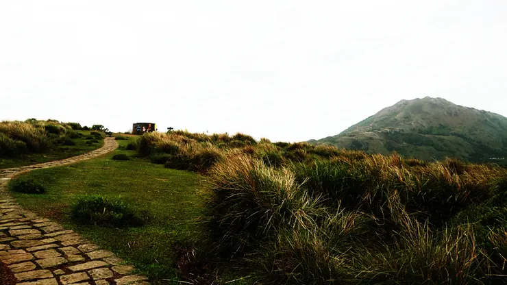 途中會經過兩個碉堡