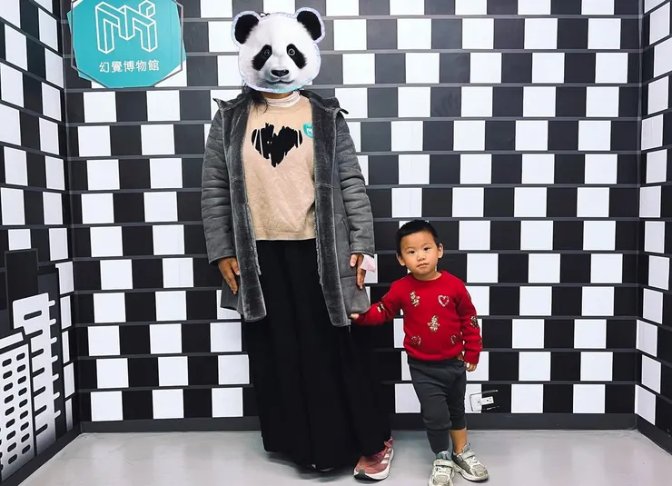 工作人員會引導怎麼擺Pose