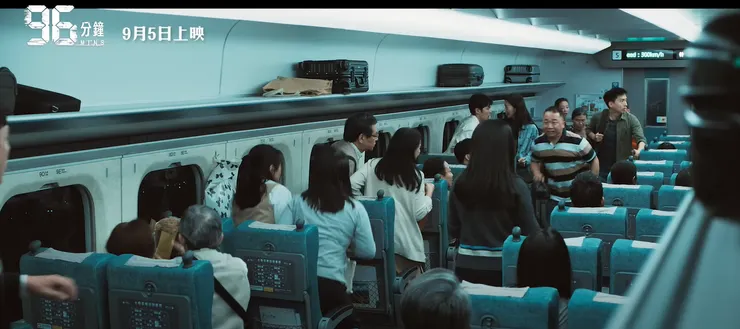 恐慌蔓延全車，人們本能地只想先保護自己