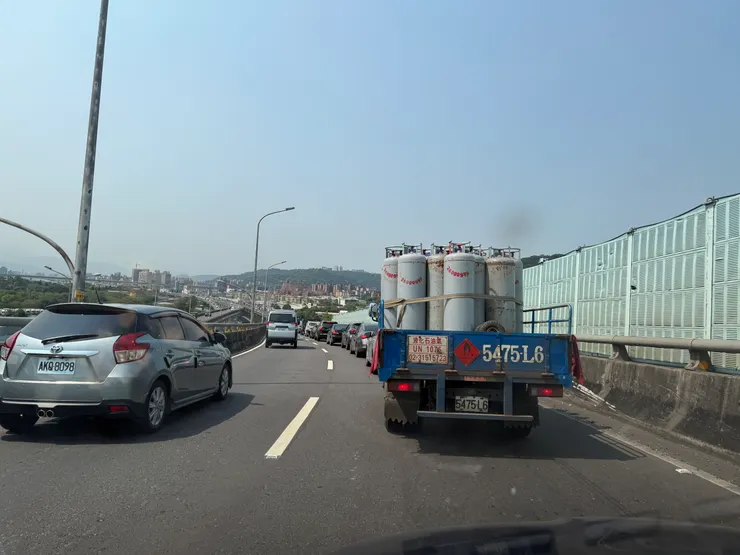 2026/04/10 上高速公路前的塞車