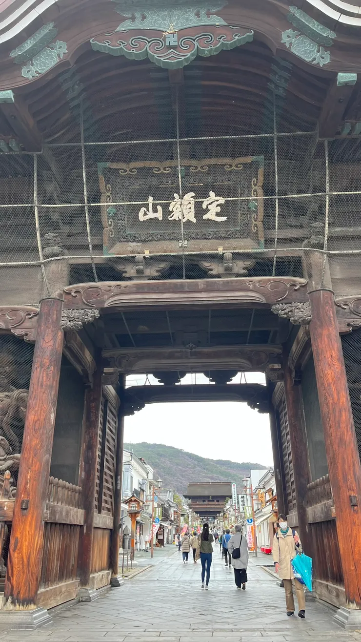 整個門非常有氣勢。