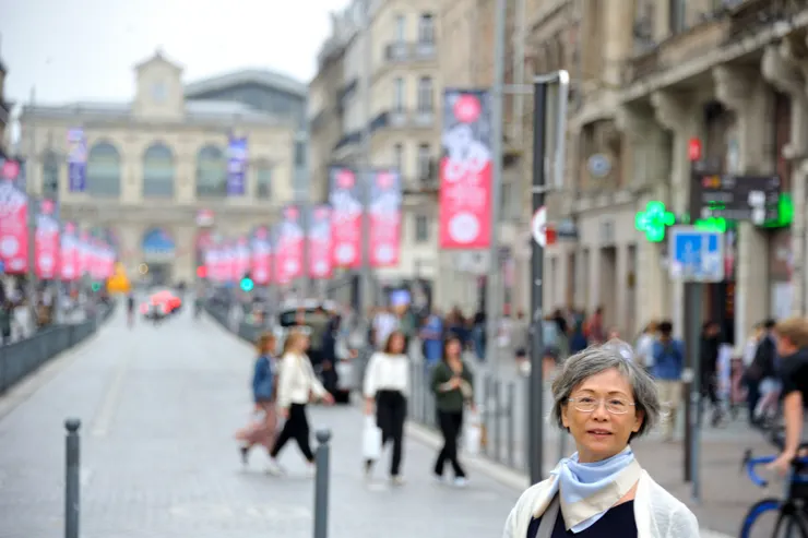 【老婆以弗蘭德斯火車站為背景留影。】