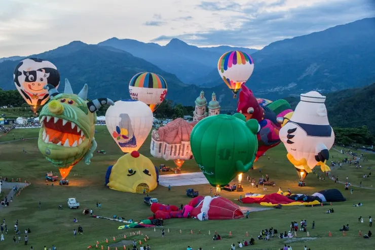 每到鹿野高台熱氣球節 會看到各種形形色色的熱氣球 不論是大人小孩都會非常興奮