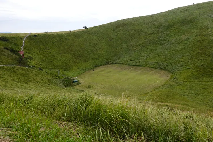 休火山大室山。