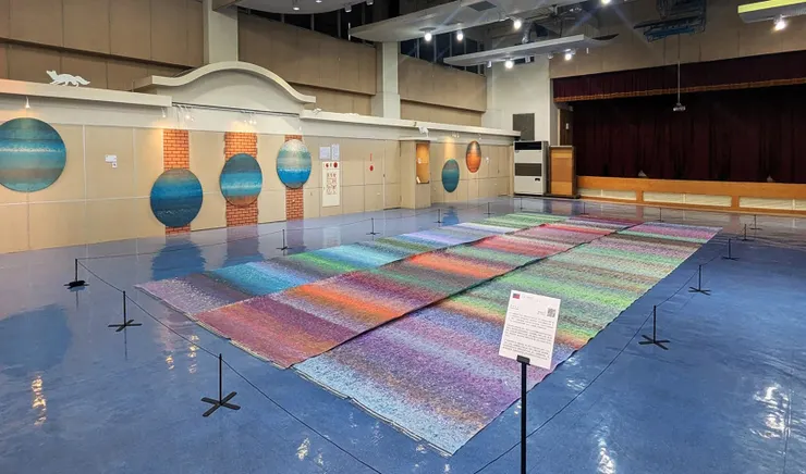 積吶虹光,〈青天白日滿地「虹」心球 〉,2019年。