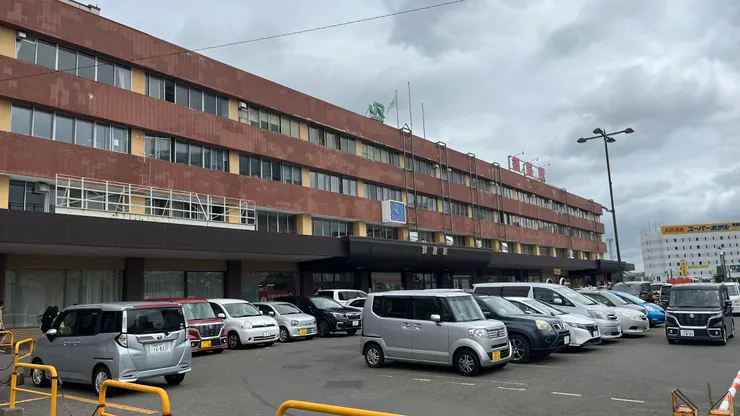 很不像火車站,而是戶政事務所的感覺。