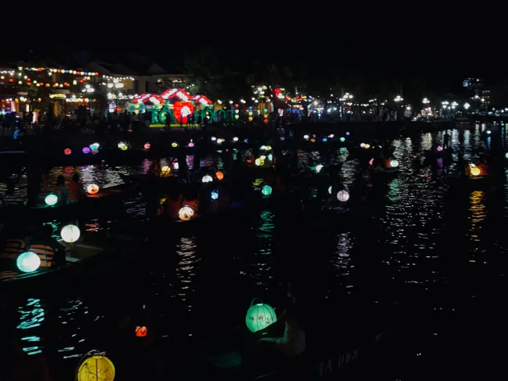 07 浪漫會安古鎮｜懷河放水燈