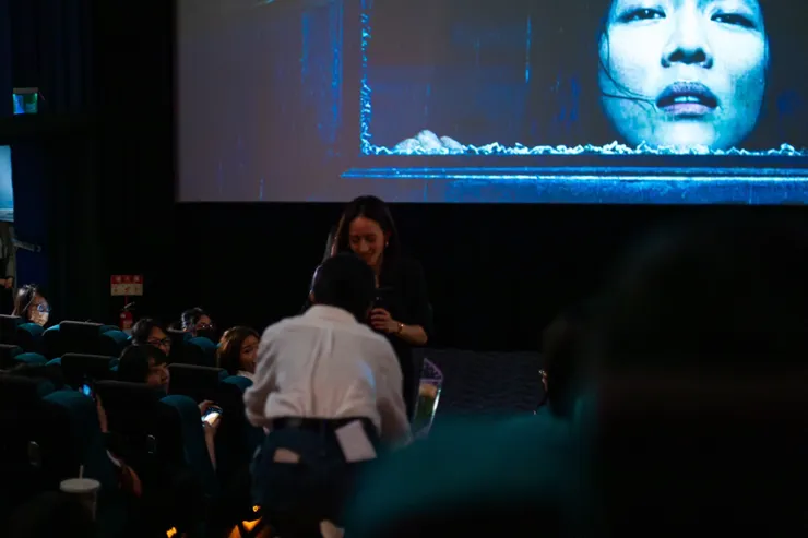 粉絲跌倒事發突然，張鈞甯還衝上去扶