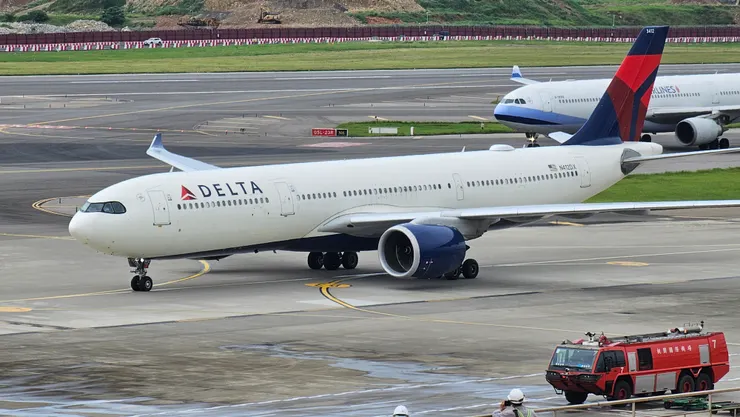 這是剛自西雅圖飛抵台北的達美航空空中巴士A330-900型客機!