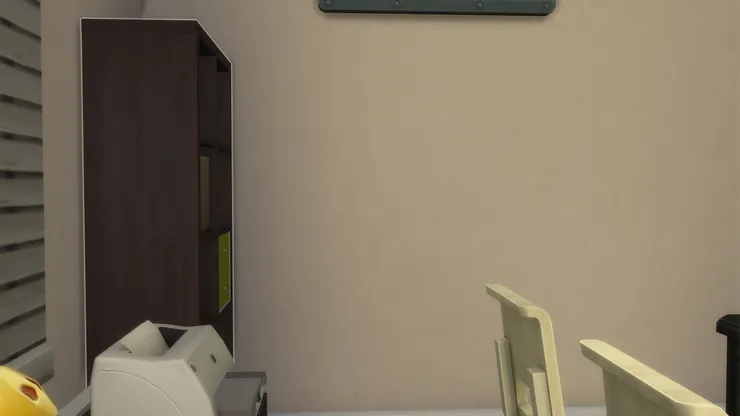 校長室的色調也很平凡。(沒理由很華麗吧？)