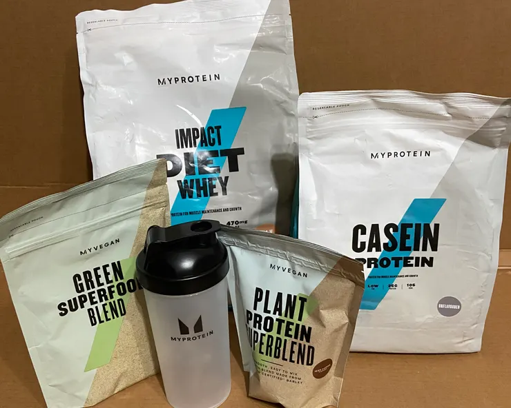 讓人驚喜的開箱,太豐富了!還有一套運動服,畫面塞不下😆