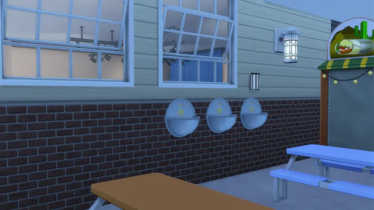 有蓋操場裏也有洗手的設施，吃完飯手不會髒。