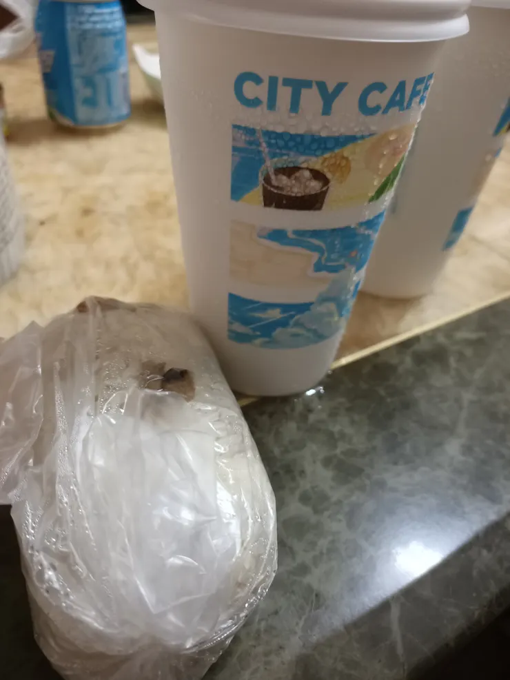 早餐！飯糰配咖啡