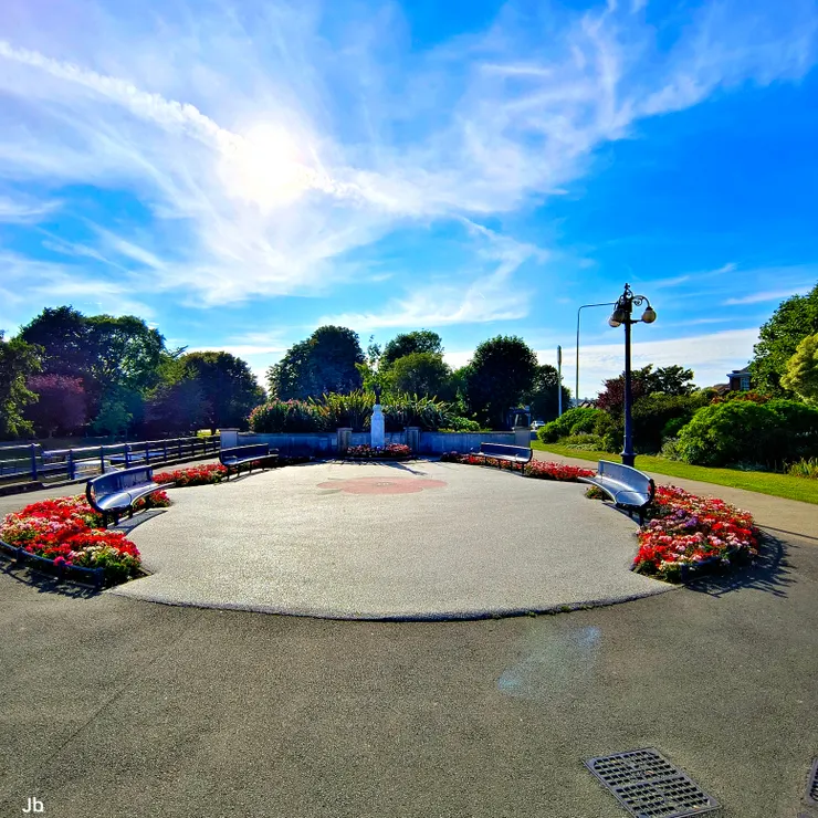 【運河區公園的 War Memorial】