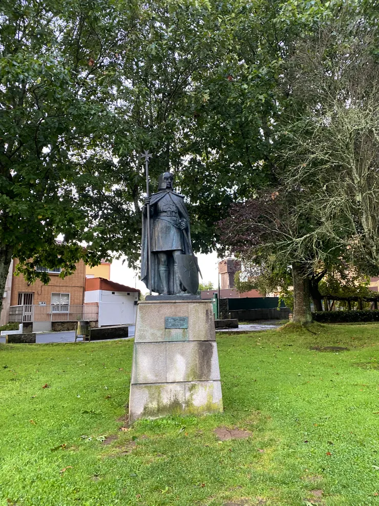 進到市區開始看到騎士團的銅像不由得興奮起來