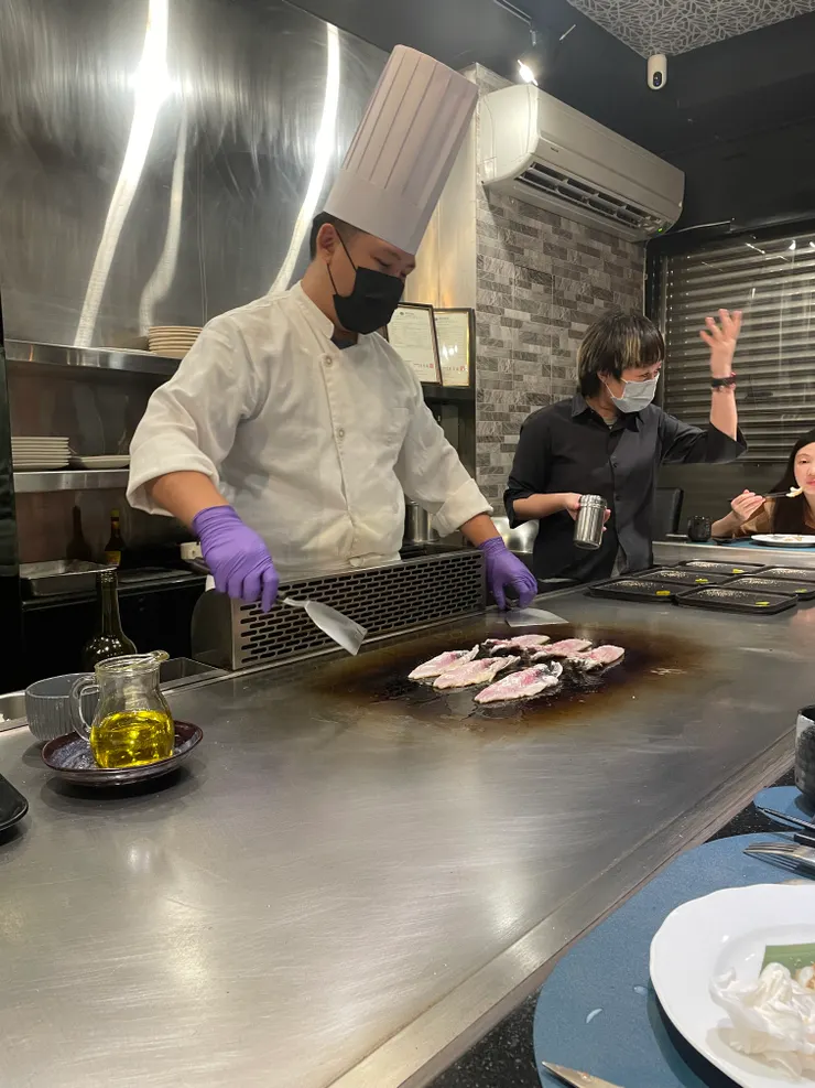 認真煎魚的主廚