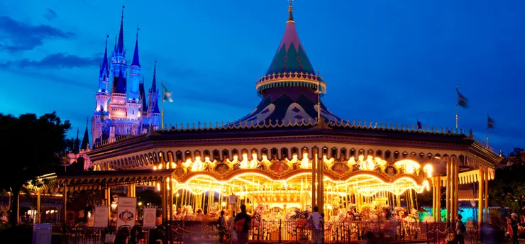 城堡旋轉木馬（圖片來源：東京迪士尼）