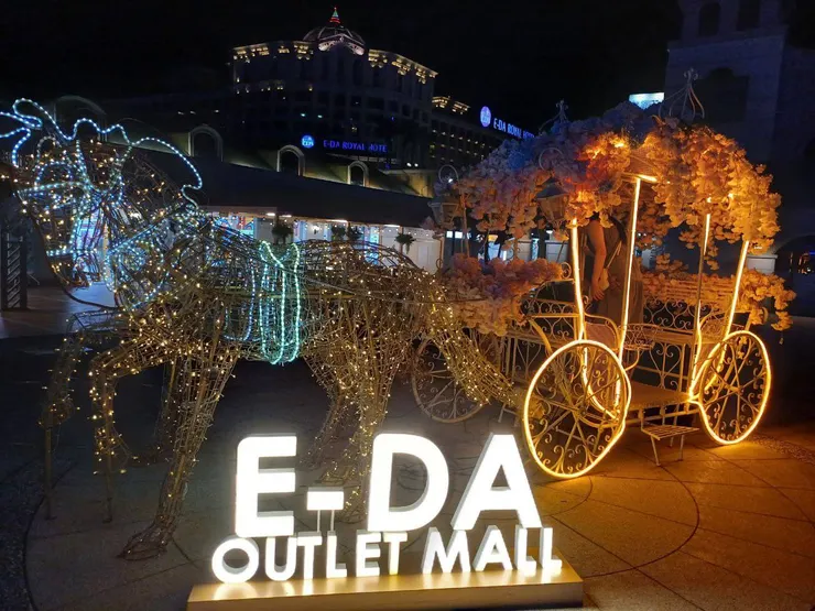 沒拍到遊樂園門口，拿MALL代替