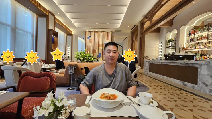 我在臺北嘉佩樂酒店的大廳酒吧「鶴羽軒」!