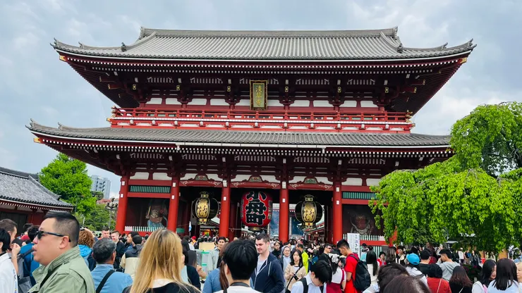 門裡收藏不少經書。