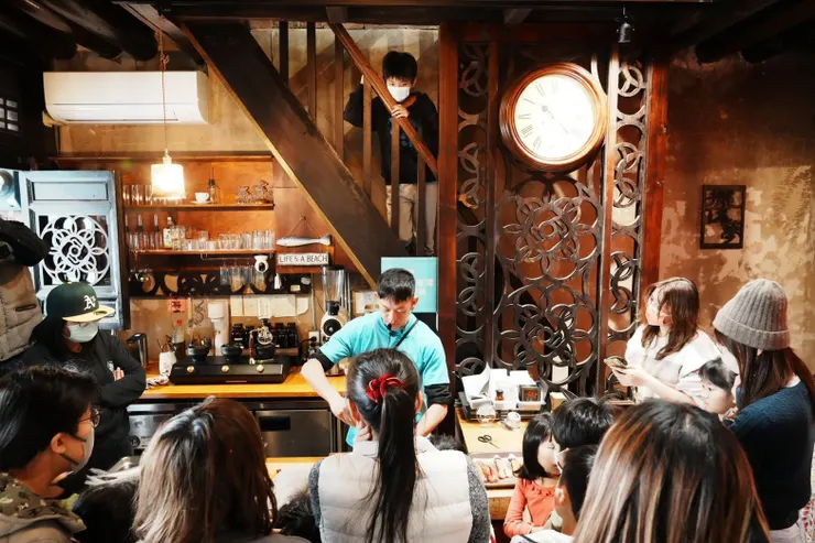 我們在一間百年古宅親手製作烏魚子。〔鹿港〕