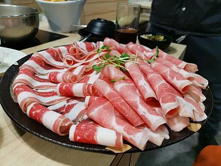 [基隆美食]GOOGLE MAP獲得四點六顆星好評的鮮牧火鍋