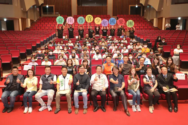 圖三、臺南市長黃偉哲、議員與來賓們共同出席開訓典禮