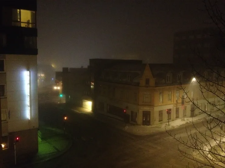 早上七點打開窗簾的景色