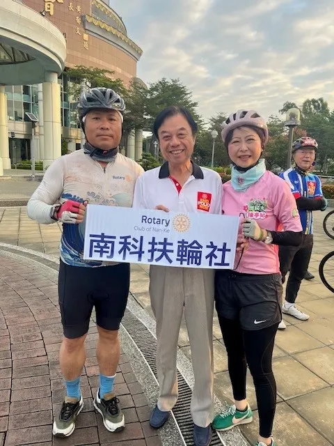 感謝總監Doctor與亭妃委員透早起床幫我們加油!!