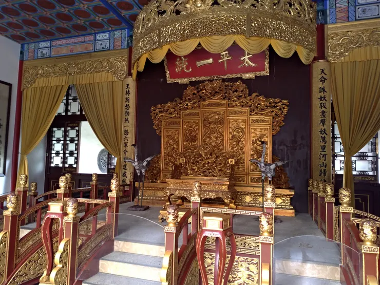 還原天王府中洪秀全的龍椅