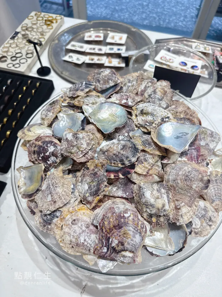 最後可以把作品放在這裡拍照