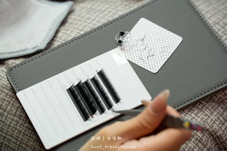 [板橋新中式美睫設計]AN藝術工坊，忙碌女生的救星！2.5小時同步完成美睫手足美甲保養，躺著睡一覺就變美，板橋美甲推薦，附最新美睫美甲價格表