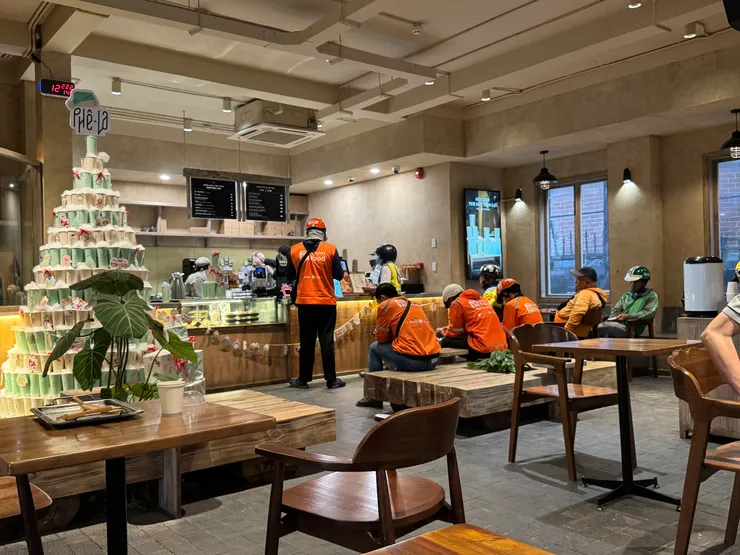 排隊的外送小哥