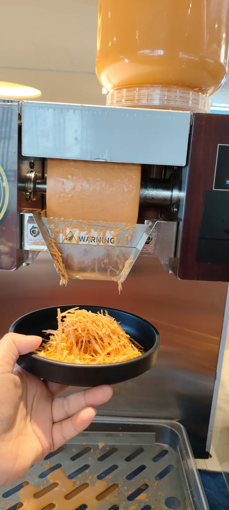 推~泰式奶茶雪花冰真的很好吃，旁邊還有一些配料可以自取