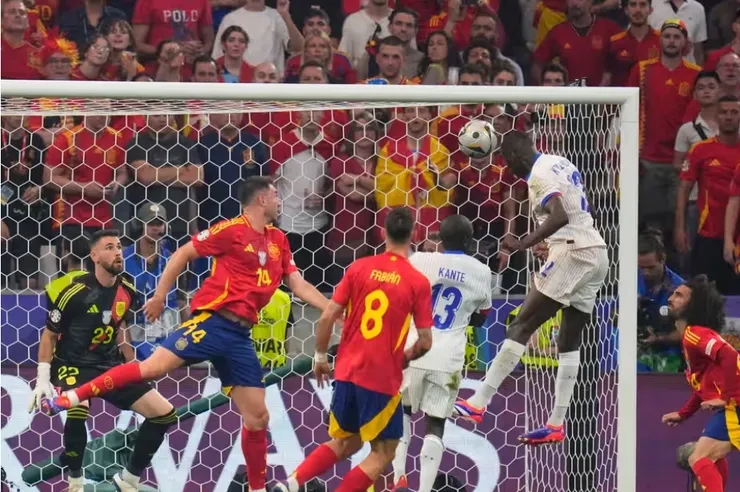 高路蒙安尼頭槌破網為法國領先1:0