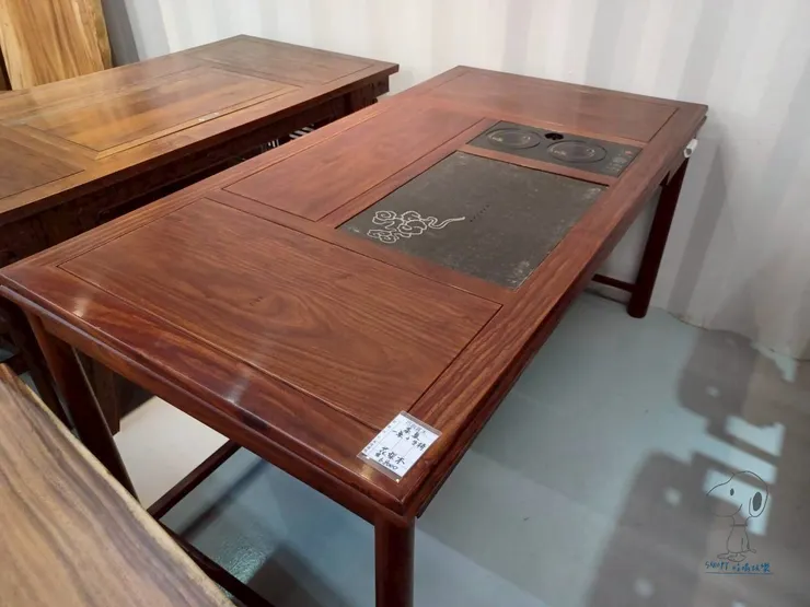 內嵌泡茶組很特別!