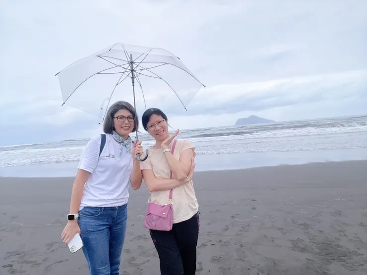 下雨時拿透明傘拍照很好用（友人拍攝）