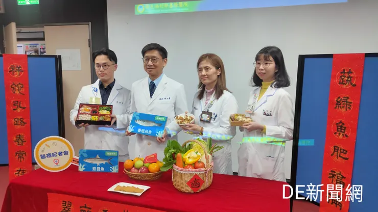 基隆醫院營養科推出健康年菜，供民眾參考。(記者曾金萬/攝)