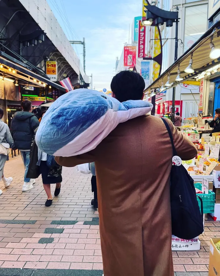 捕獲大鯊魚的男子