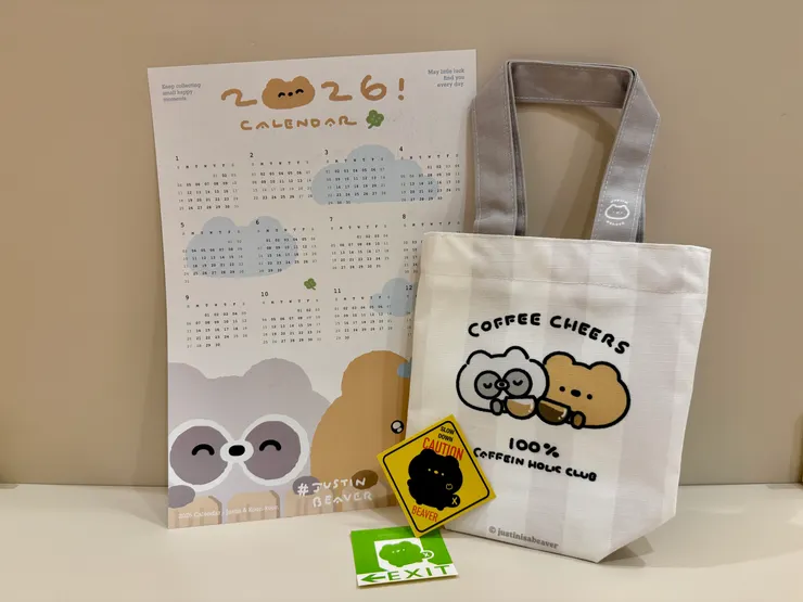 小提袋,$350,月曆跟貼紙是送的(台灣)