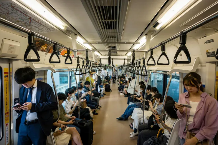 每個人都在手機裡。 那「你」在哪裡?