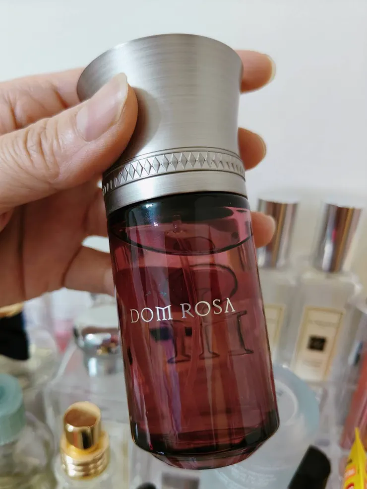 有些人不愛它們的瓶身造型(哈)，這瓶是50ml容量