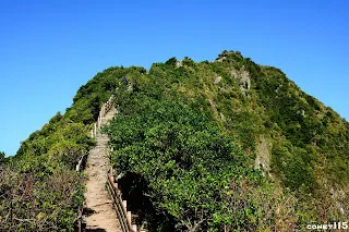 中途涼亭開始走上稜線