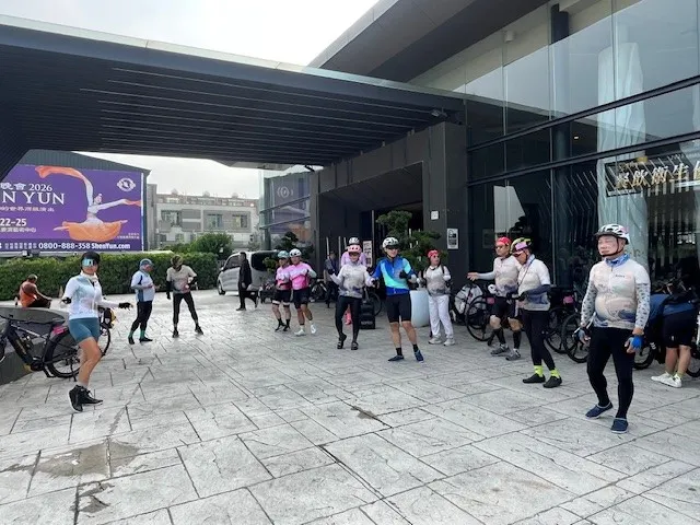 領騎小姐姐帶大家做早操