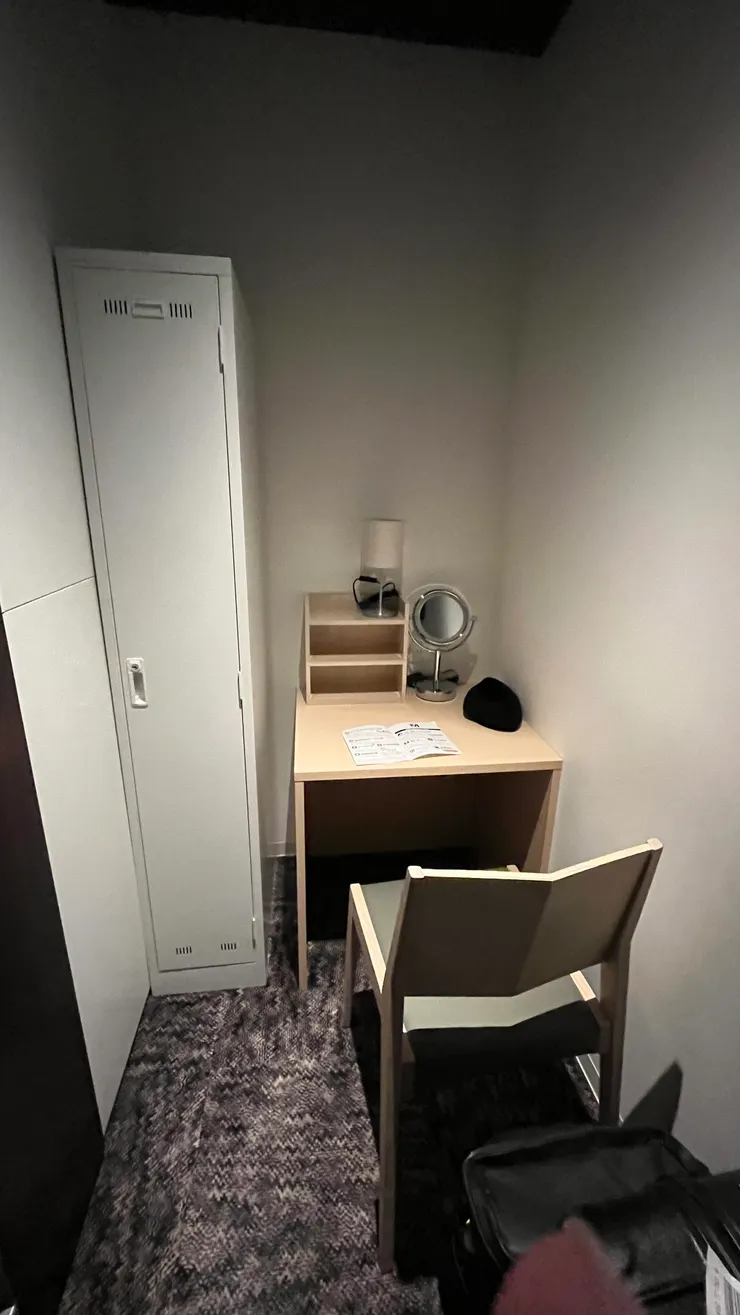 尤其像我們旅行東西很多，還是有一點自己的空間方便點。