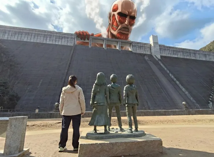 小妞體驗巨人出現時的恐懼！