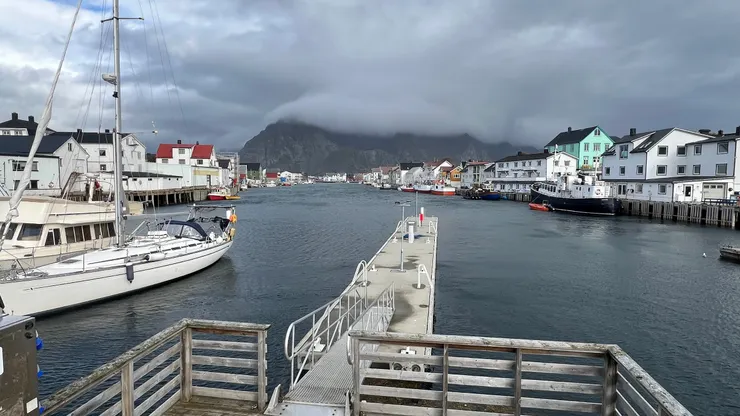 Henningsvær港灣旁的漁屋豪華多了