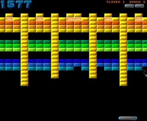 當時大街小巷相當流行的「打磚塊」電動遊戲機。來回跳動的小球，敲在成排的磚塊上，磚塊一塊一塊的消失，最後小球鑽入縫隙，啟動磚塊連鎖碰撞反應，加上尖刻的電子聲響，旁邊搖旗吶海的同伴，是一輩子都無法忘懷的瘋狂。  當我有機會撰寫程式，打磚塊當然是第一個想嘗試的題目。